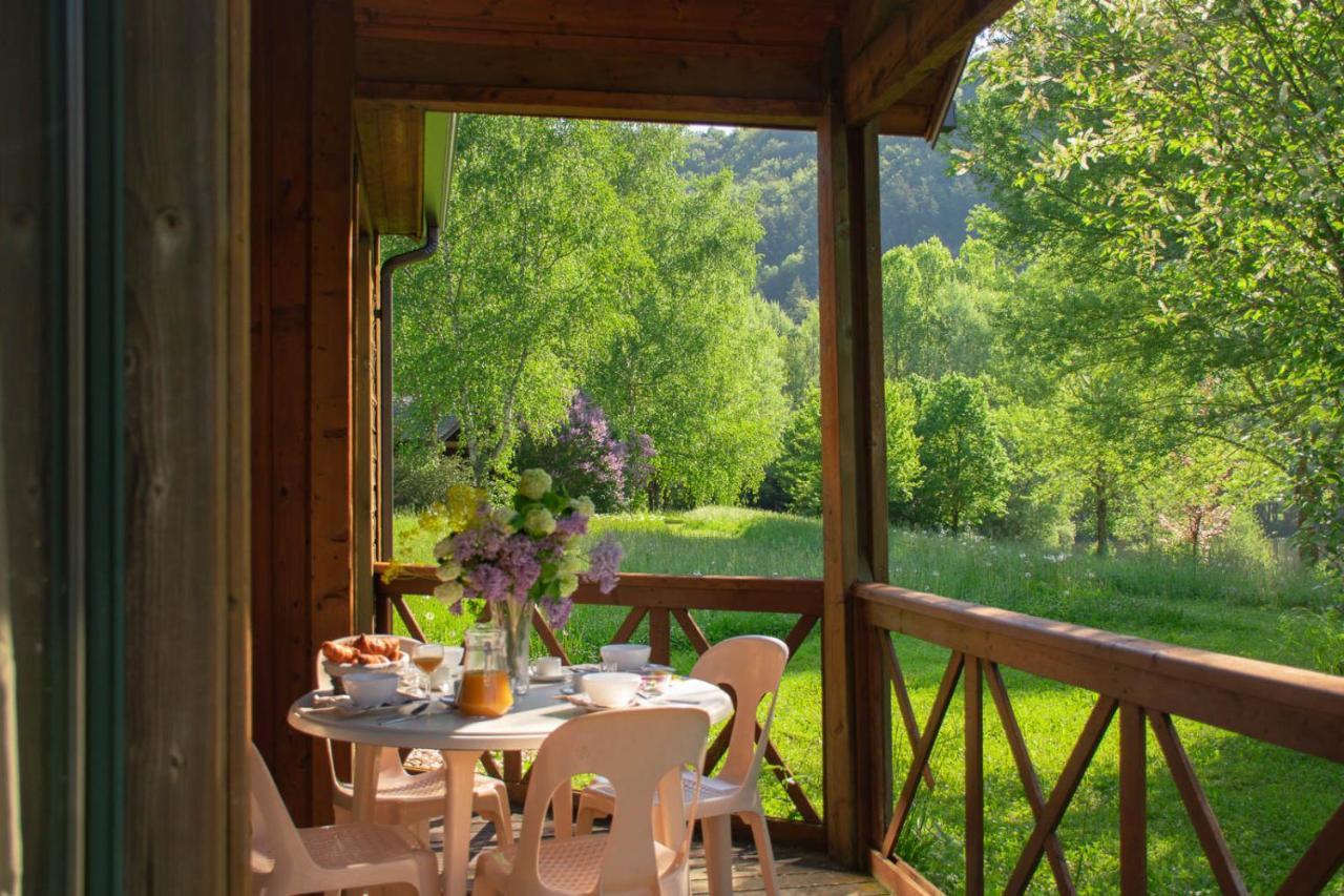 Les Chalets De Booz Saint-Germain-du-Teil Exterior foto
