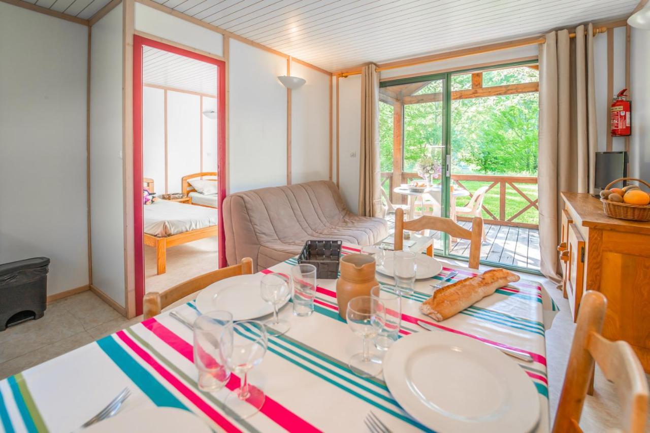 Les Chalets De Booz Saint-Germain-du-Teil Exterior foto